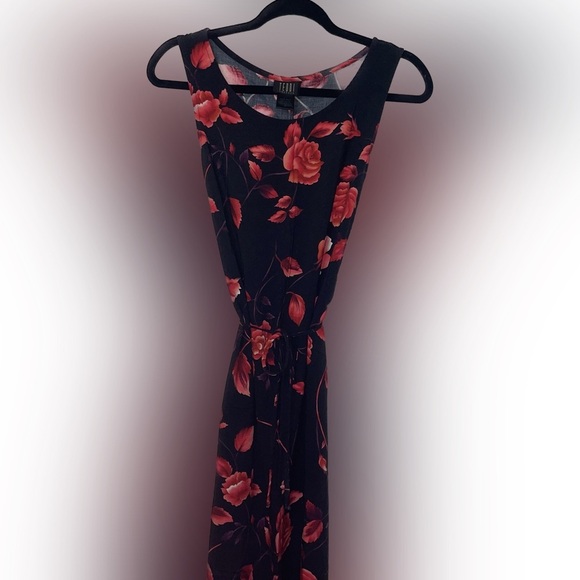 Teddi Dresses & Skirts - TEDDI Dresses Size 10 BLACK with Red Floral pattern Preloved
